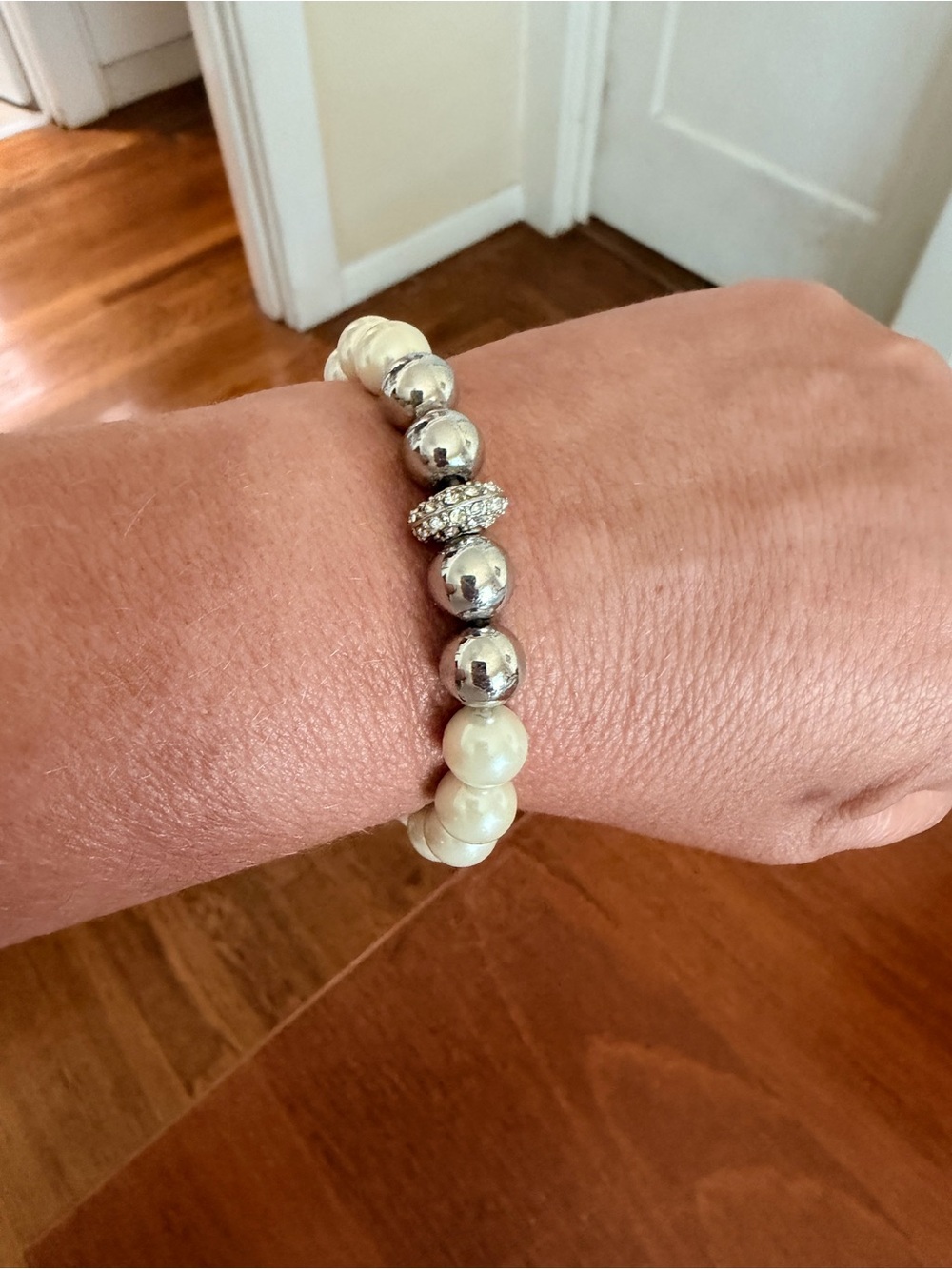 Source Unknown Pearl and Silver Bead Stretch Bracelet